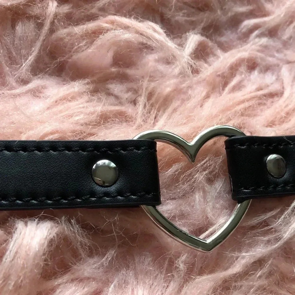 Black Leather Choker - Picture 2 of 6
